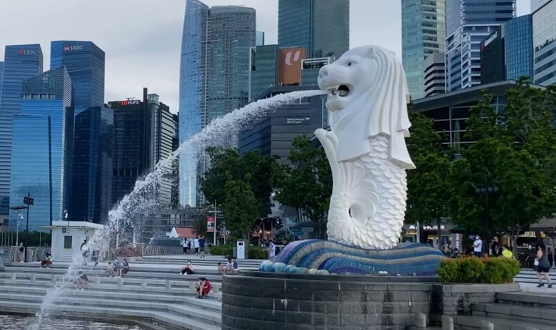 Merlion Park in Singapore features big lion-fish statue