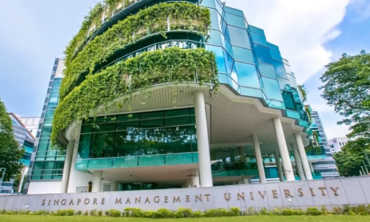 Glass building of Singapore Management University covered in lush greenery